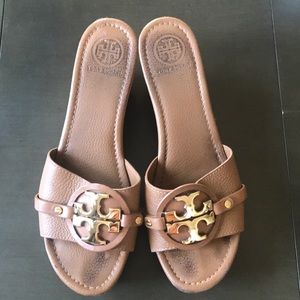 Tory Burch Wedge slides size 10